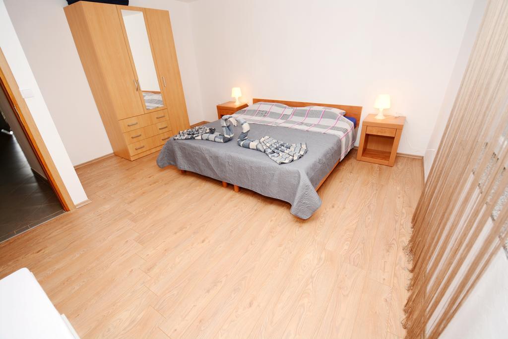 Apartments Katarina ベリ・ラット エクステリア 写真