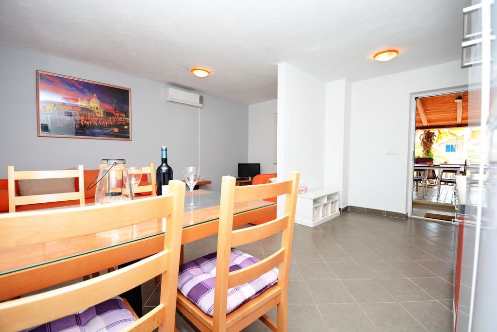 Apartments Katarina ベリ・ラット エクステリア 写真