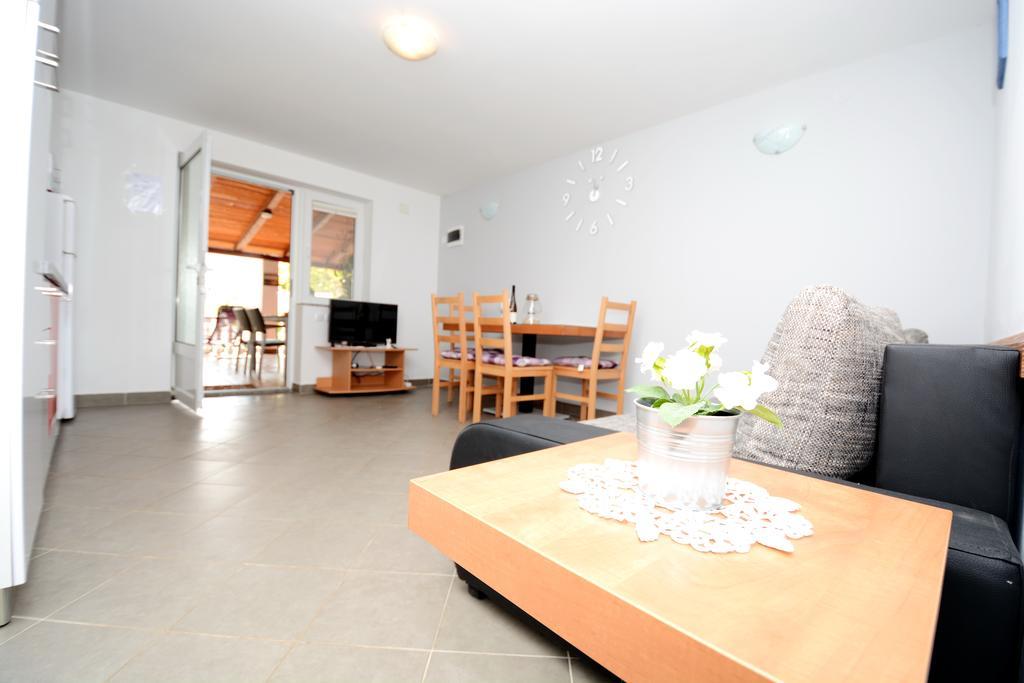 Apartments Katarina ベリ・ラット エクステリア 写真