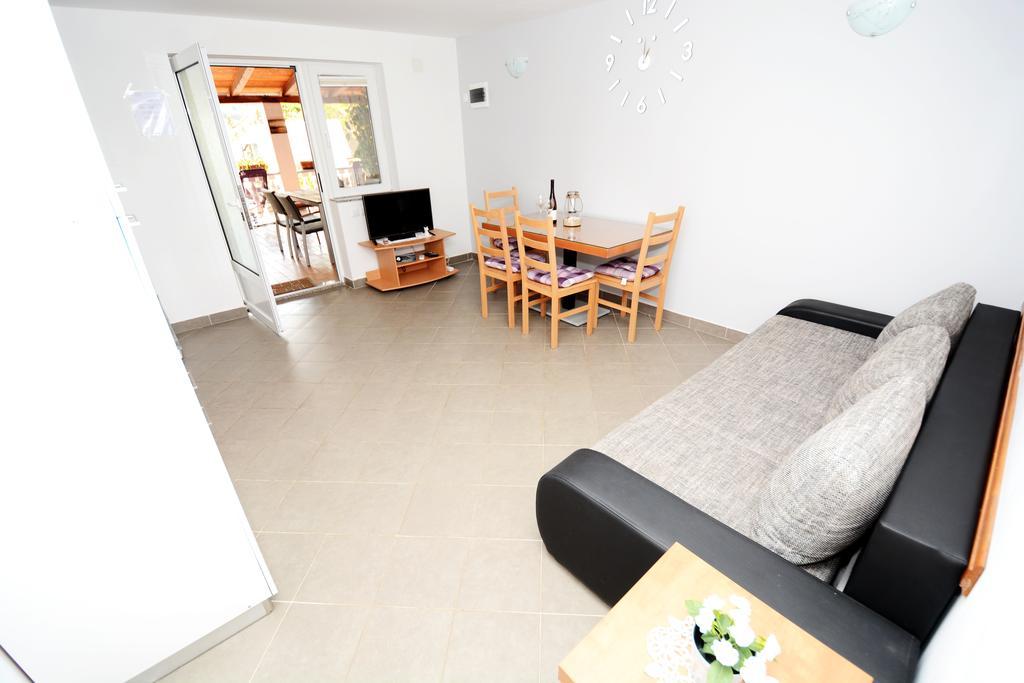 Apartments Katarina ベリ・ラット エクステリア 写真