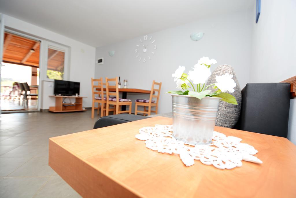 Apartments Katarina ベリ・ラット エクステリア 写真