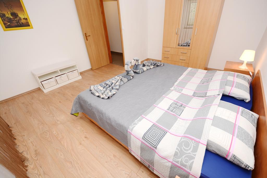 Apartments Katarina ベリ・ラット エクステリア 写真